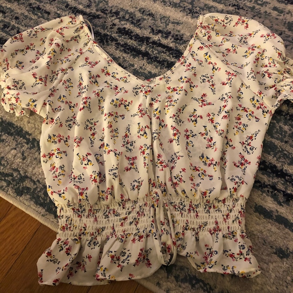 Short sleeve floral top